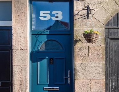 Tweedmouth Apartment | Stylish Maisonette with View