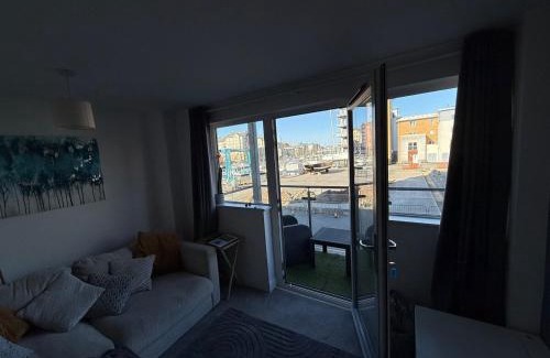 Portishead Apartment | Stylish Marina Apartment with Stunning Views