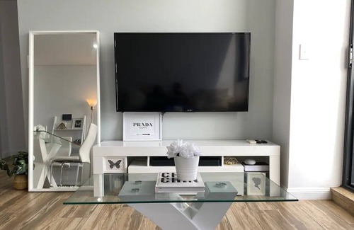 Sydney Olympic Park Apartment | Stylish Meriton Apartment