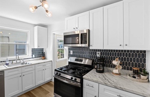 Madison Heights House | Stylish Metro Detroit Gem/Renovated w/Game Room