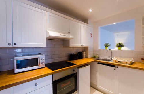 St Leonards-On-Sea House | Stylish modern Mews house in central St Leonards