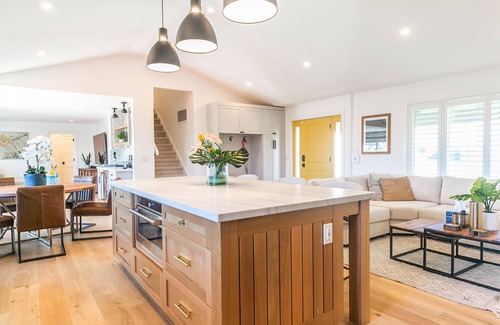 East San Jose House | Stylish model home in San Jose. Close to SJC, shops, restaurants, freeway.