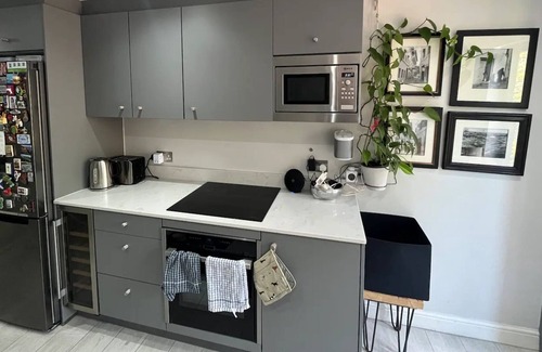 Shacklewell Apartment | Stylish & Modern 1BD Flat with Balcony - Dalston