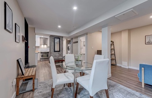 Parkdale House | Stylish Modern 2 Bdrm Apartment Near Lake Ontario
