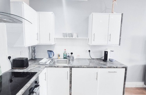 Nottingham Apartment | Stylish & Modern 2BR Flat nr Nottingham City Centre with Free Parking