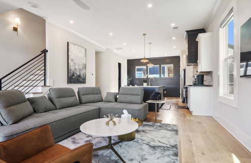 Pittsburgh House | Stylish Modern 4 Beds, 3.5 Baths, City-Centered