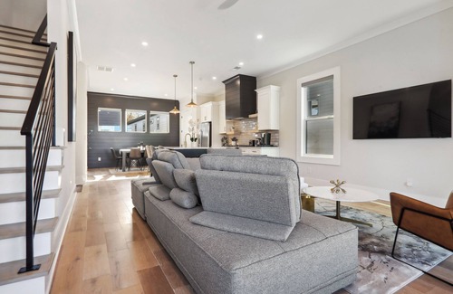 Pittsburgh House | Stylish Modern 4 Beds, 3.5 Baths, City-Centered