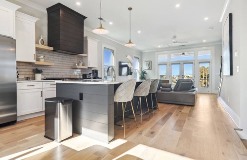 Pittsburgh House | Stylish Modern 4 Beds, 3.5 Baths, City-Centered