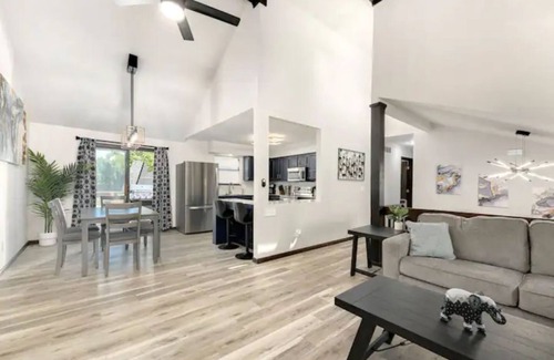 Overland Park House | Stylish modern 4/3 family home in Overland Park