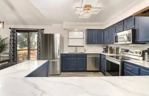 Overland Park House | Stylish modern 4/3 family home in Overland Park