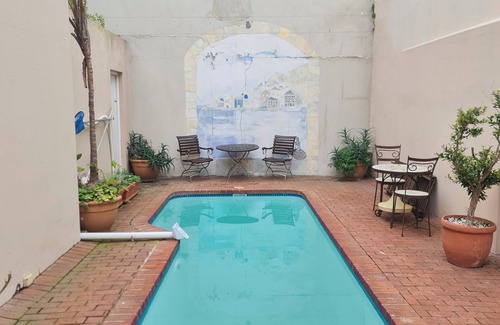 Sea Point Apartment | Stylish Modern apartment in Sea Point, the heart of Cape Town.