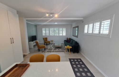 Sea Point Apartment | Stylish Modern apartment in Sea Point, the heart of Cape Town.