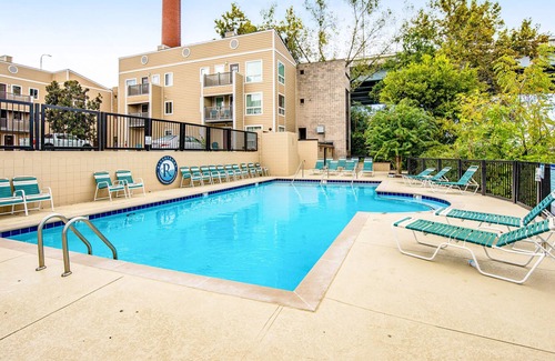 North Capitol House | Stylish Modern Condo with Free WiFi, Central AC & Shared Pool - Prime Locale!