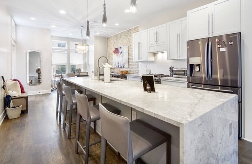 Logan Circle Apartment | Stylish & Modern DC Getaway Near Logan Circle!