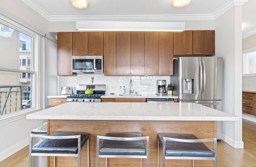 Nob Hill House | Stylish & Modern Nob Hill Getaway w/Rooftop Views