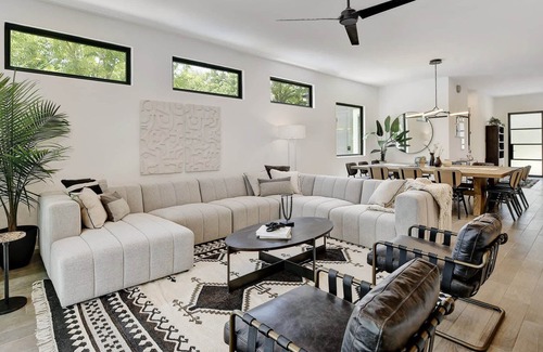 Montopolis House | Stylish Modern Ranch | Heated Pool