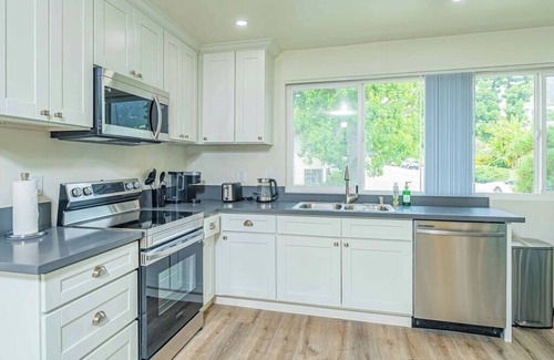 Altadena Apartment | Stylish Modern Retreat Near LA Top Attractions #5