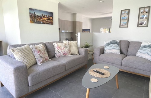 Mango Hill House | Stylish, modern townhouse with communal pool!