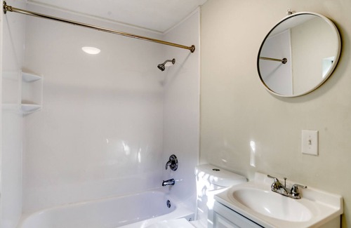 Southwest Coconut Grove House | Stylish, Modern with a splash of Glam! 4/3 In the Historic Coconut Grove ❣