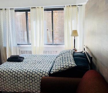 Downtown Montreal Apartment | Stylish Montreal Apartment: Comfortable Stay in the Golden Square Mile