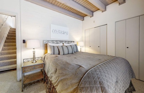 Steamboat Springs Condo | Stylish mountain escape near skiing & hiking - hot tub & sauna on-site