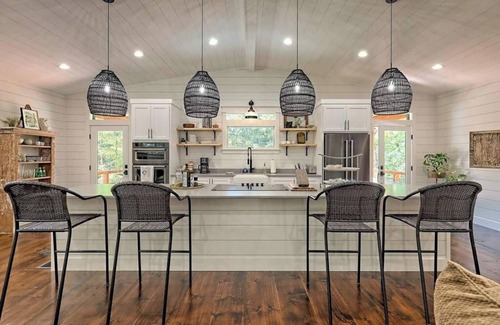 Hayesville Cottage | Stylish Mountain Escape -by Chatuge Home Concierge private, firepit