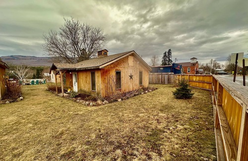 Wilmington House | Stylish Mountain Retreat: Hot Tub, Fire Pit, Whiteface Views!