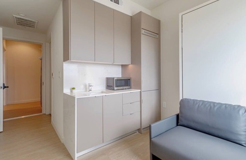 West Los Angeles Apartment | Stylish Near UCLA Coliving Suite w In unit W&D