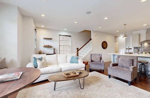 Edgehill House | Stylish New-Build | Rooftop with Skyline Views | Near The Gulch & Music Row