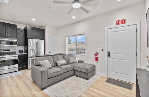 Hurricane Apartment | Stylish New Downtown Loft Near Zion, Hiking, Golf & Food!