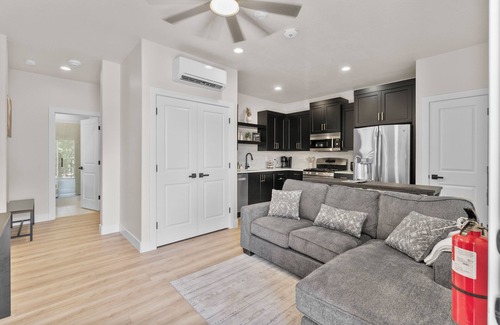 Hurricane Apartment | Stylish New Downtown Loft Near Zion, Hiking, Golf & Food!