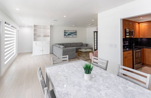 Hollywood Hills House | stylish new home minutes from the beach.