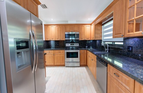 Hollywood Hills House | stylish new home minutes from the beach.