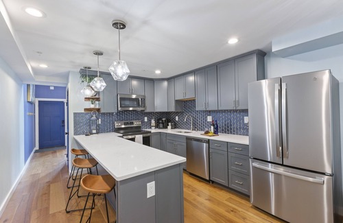 Annapolis House | Stylish & New, Pet Friendly Fenced Yard, Walkable Downtown