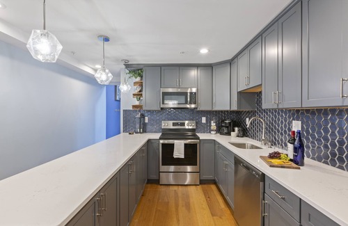 Annapolis House | Stylish & New, Pet Friendly Fenced Yard, Walkable Downtown