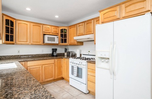 Newport Shores House | Stylish Newport Beach Living - 1 block to Beach