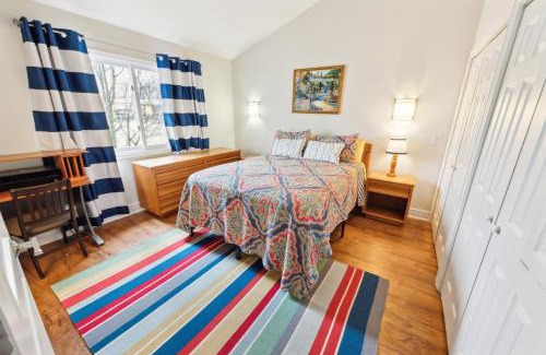 Notre Dame Apartment | Stylish Notre Dame Condo - Sleeps 6 condo