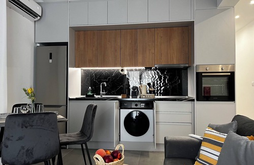 Thessaloniki Apartment | Stylish Oasis in Thessaloniki