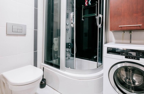 Kadikoy Apartment | Stylish Oasis with Lovely Balcony 10 min to Moda