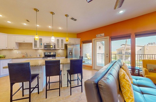 South Padre Island Condo | Stylish oceanfront condo with on-site pool & hot tub - walk to the beach