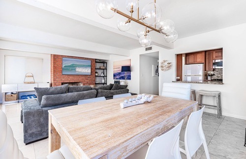 Balboa Peninsula Condo | Stylish Oceanfront Getaway! | Stay on the Soft Sand Beaches of Newport! | Unbeatable Location