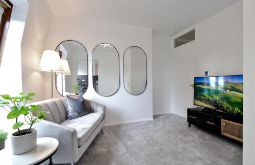 Carterton Apartment | Stylish One Bed Apartment Near Cotswolds RAF