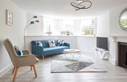 Cotham Apartment | Stylish one-bedroom apartment close to city centre