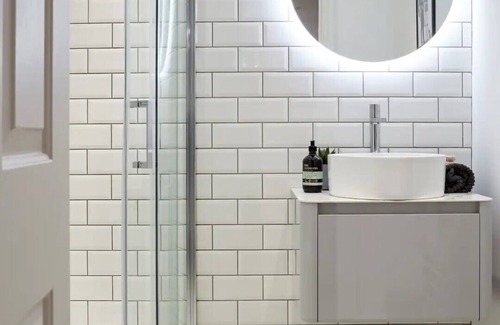Cotham Apartment | Stylish one-bedroom apartment close to city centre