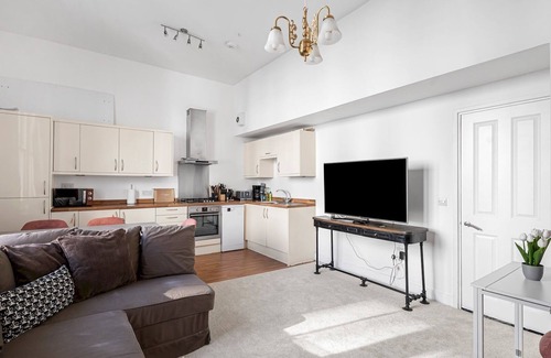 Pimlico Apartment | Stylish Open-Plan Living Gem in Victoria | Pass the Keys
