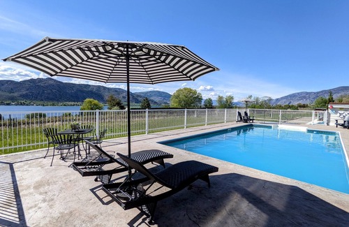Oroville House | Stylish Osoyoos Lakeview Oasis w/Private Pool, Game room, Sunroom!