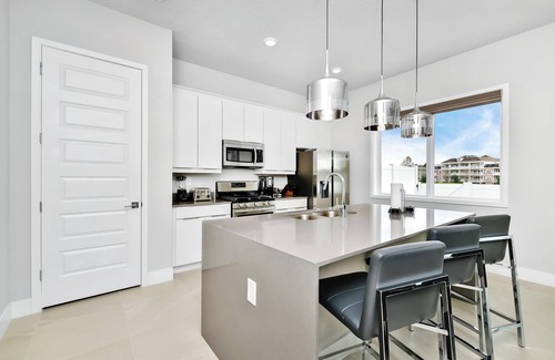 Reunion Hotel | Stylish Peaceful Condo near Disney with Resort & Waterpark Access - B50-111