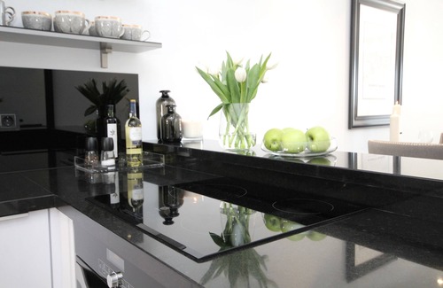 Marbella Condo | Stylish penthouse, pool view, top location-short stroll to beach, Puerto Banus!