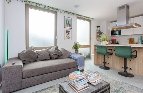 Victoria Condo | Stylish, pet friendly apartment in London Fields