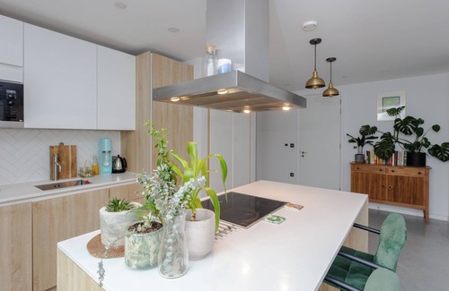 Victoria Condo | Stylish, pet friendly apartment in London Fields